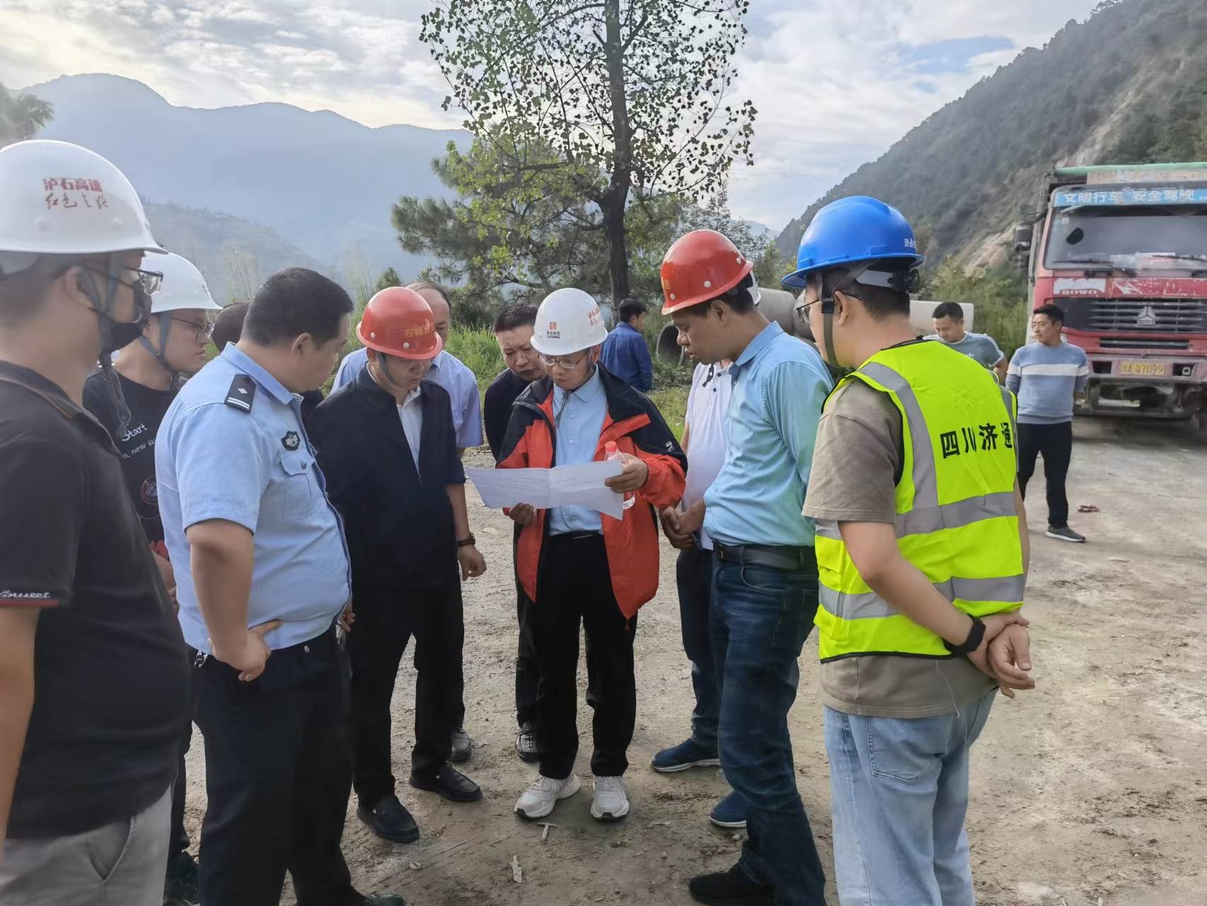 地震無情        濟通有情